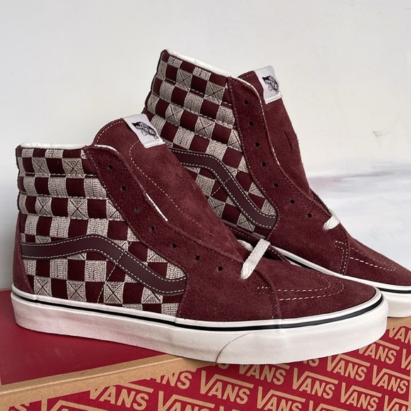 Vans Men’s Sk8-Hi Stitch Checkerboard Bitte
VN000CP97YO
Sneakers - Picture 12 of 16